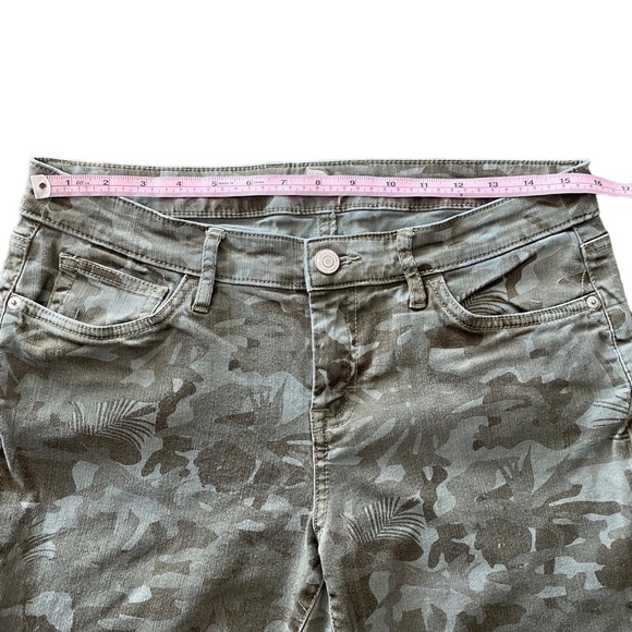 Tommy Bahama Tea Leaf Camo Skinny
Ankle Denim Jeans Size 8/28” - Picture 10 of 14